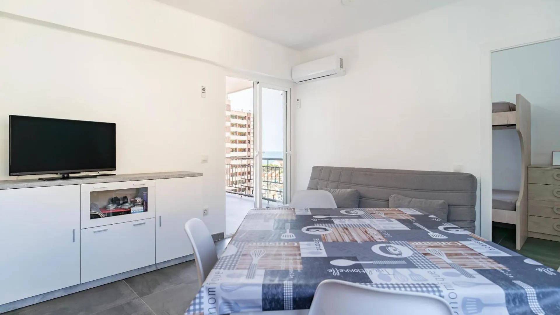 Gorgeous Apartment In Aguadulce With Kitchen 0*, Aguadulce (Almeria) Spain